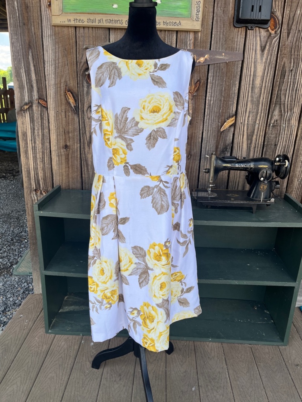 J Howard dress 14 floral sleeveless/ yellow roses